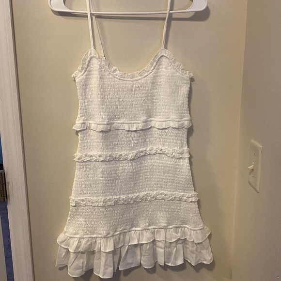 White dress - Picture 2 of 4